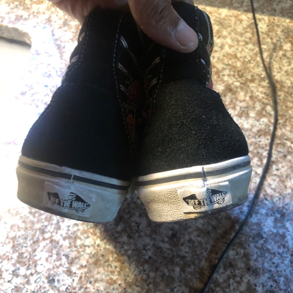 Vans - Picture 3 of 3